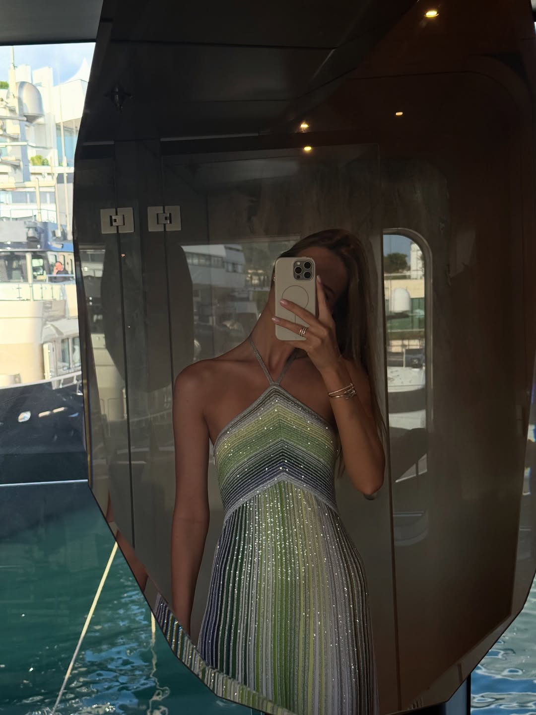 Kendall | Robe longue dos-nu en maille rayée à sequins pour femme
