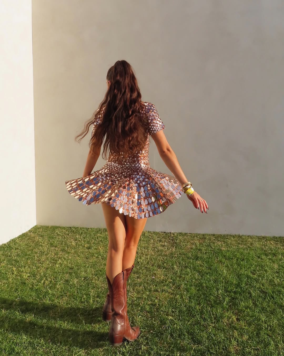 Janice | Robe Courte à Col Montant et Paillettes pour Femme