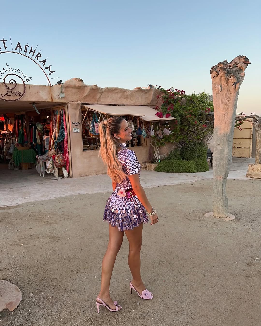 Violet | Robe Courte à Col Montant et Sequins Femme