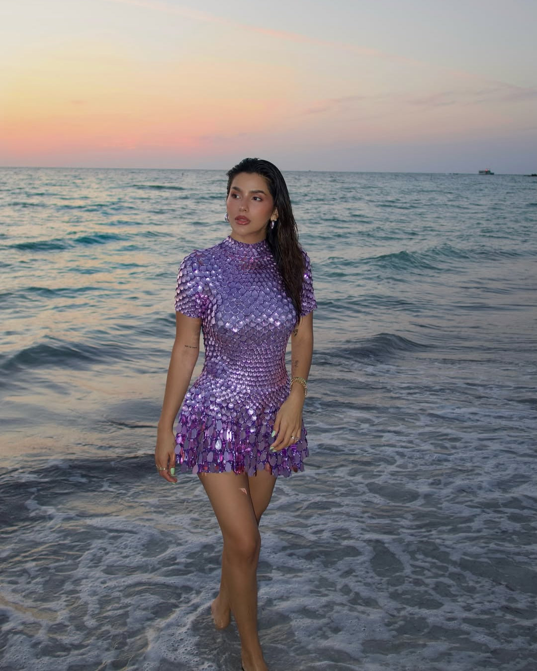 Violet | Robe Courte à Col Montant et Sequins Femme