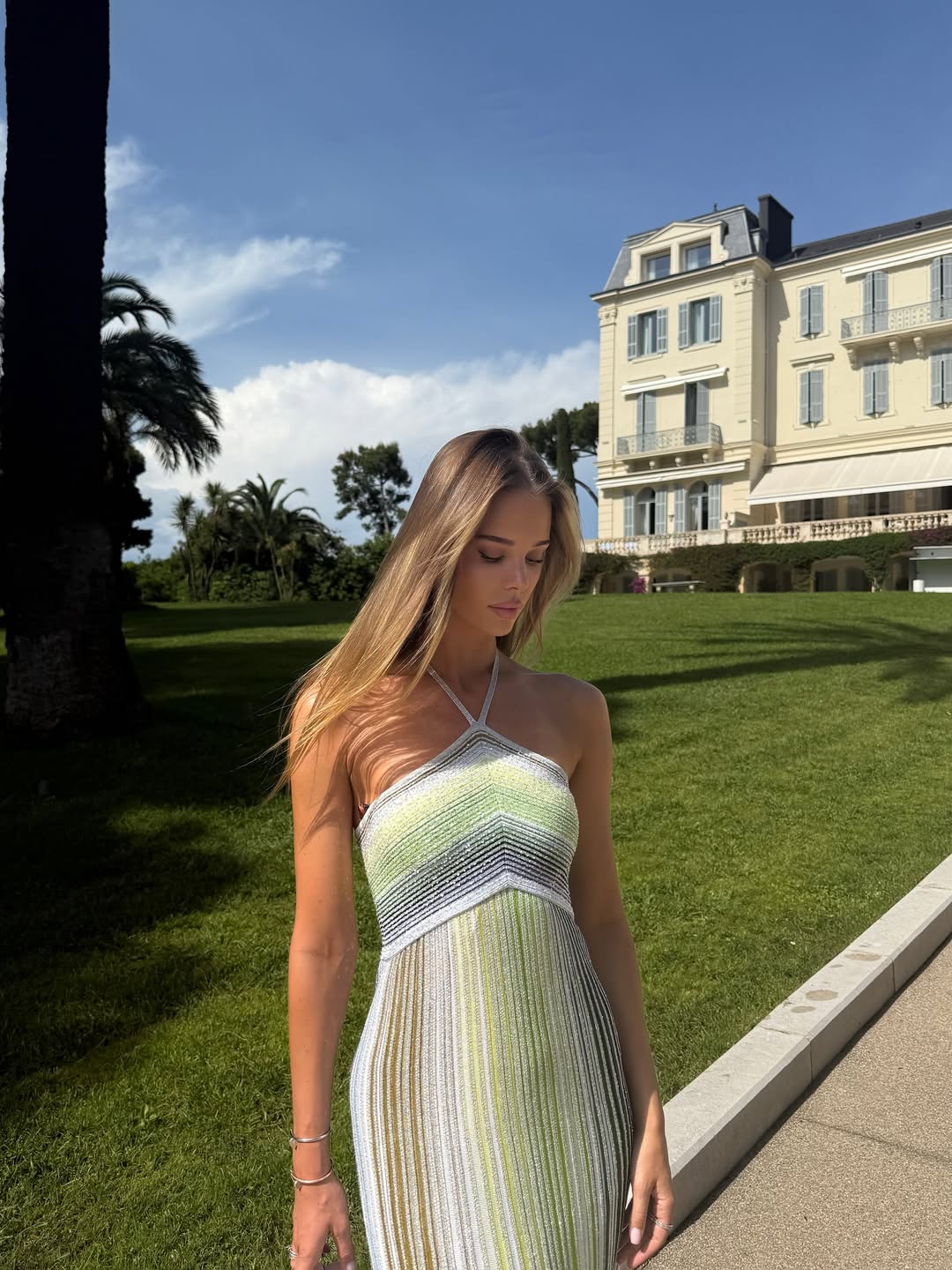 Kendall | Robe longue dos-nu en maille rayée à sequins pour femme