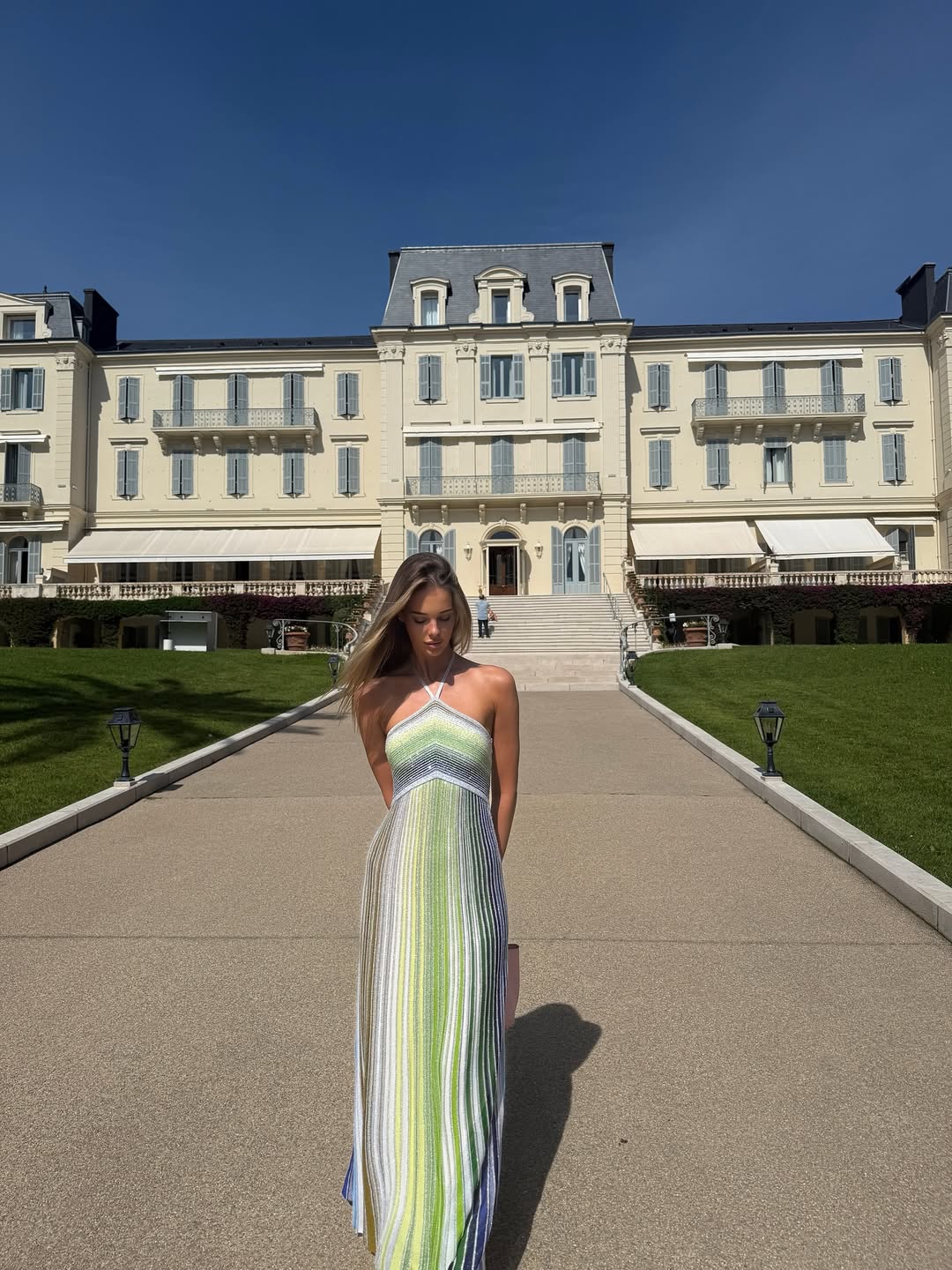 Kendall | Robe longue dos-nu en maille rayée à sequins pour femme